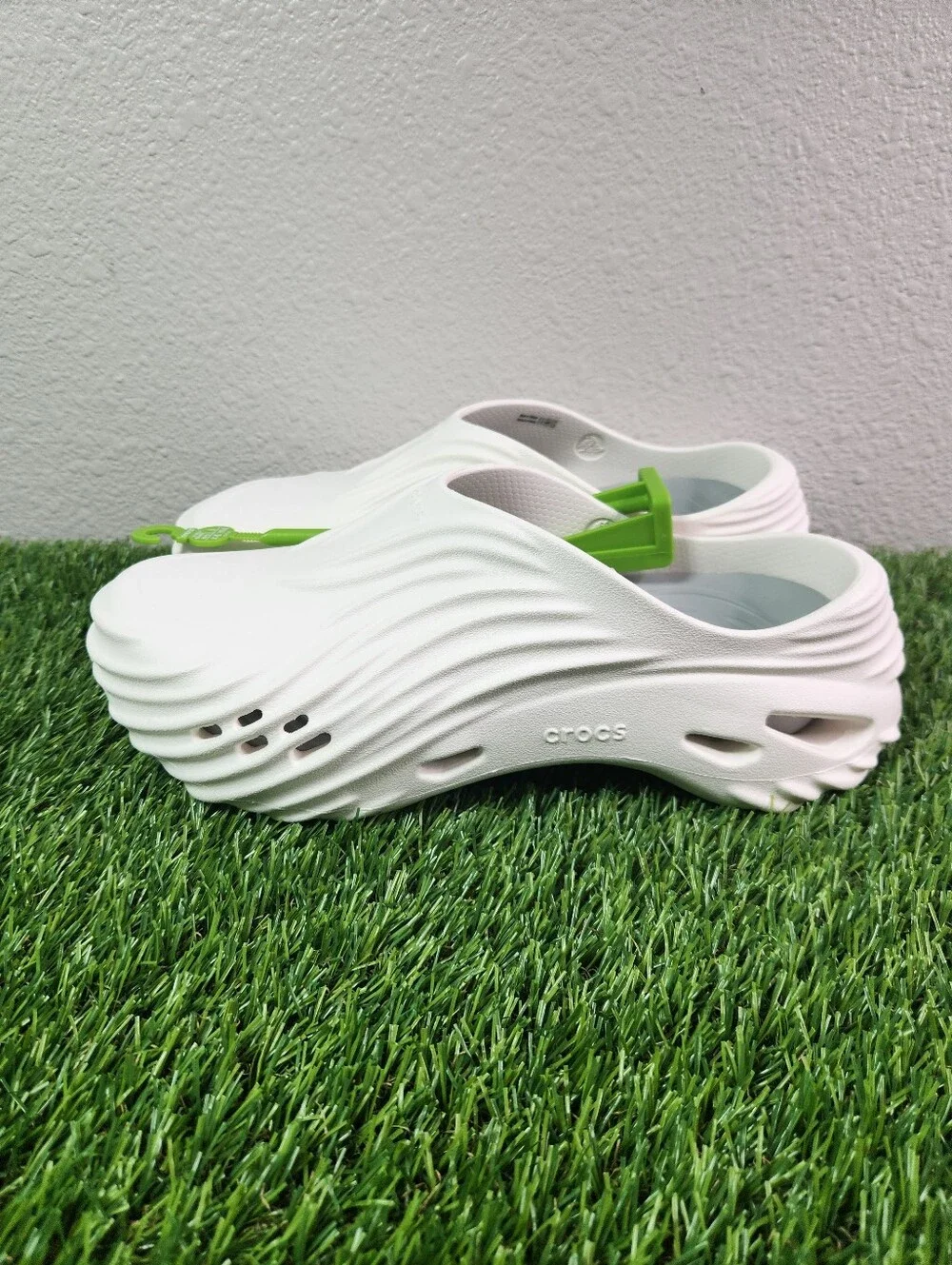 Croc Men’s Echo Wave 'Chalk' 210521-0WV Size 8M/10W NWT